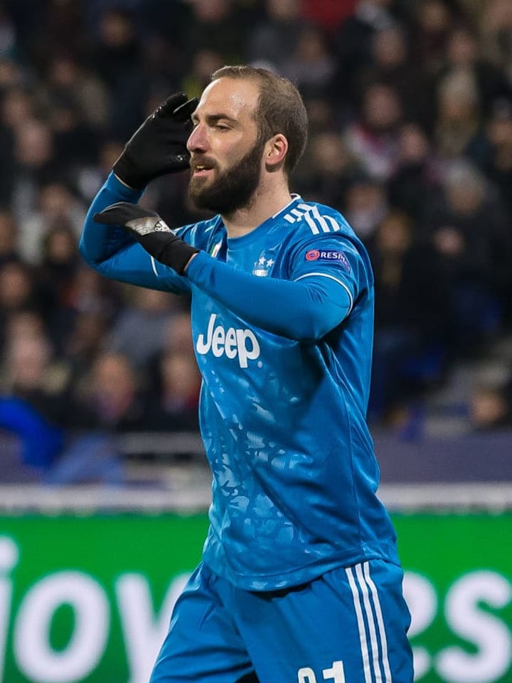 Olympique Lyon v Juventus - UEFA Champions League Round of 16: First Leg