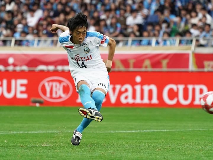 Consadole Sapporo v Kawasaki Frontale - J.League Levain Cup Final