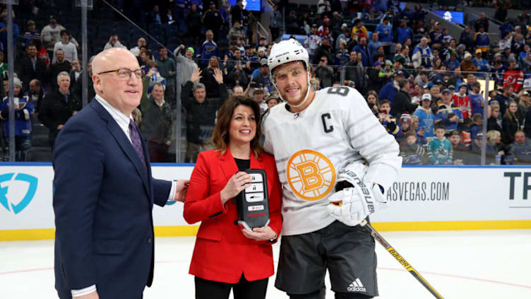 Bruins leading scorer David Pastrnak gives a gift to a frontline worker