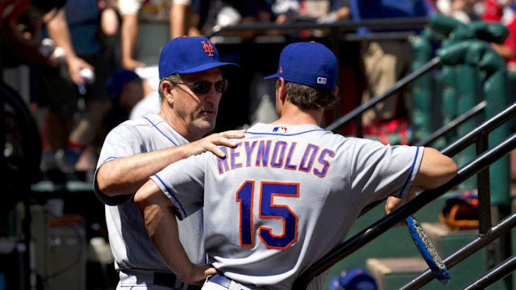 ST. LOUIS, MO - JULY 08: New York Mets assistant hitting coach Pat Roessler (6) talks to New York Mets shortstop Matt Reynolds (15) prior to the game during a MLB baseball game between the St. Louis Cardinals and the New York Mets on July 08, 2017 at the Busch Stadium in Saint Louis, MO. (Photo by Jimmy Simmons/Icon Sportswire via Getty Images)