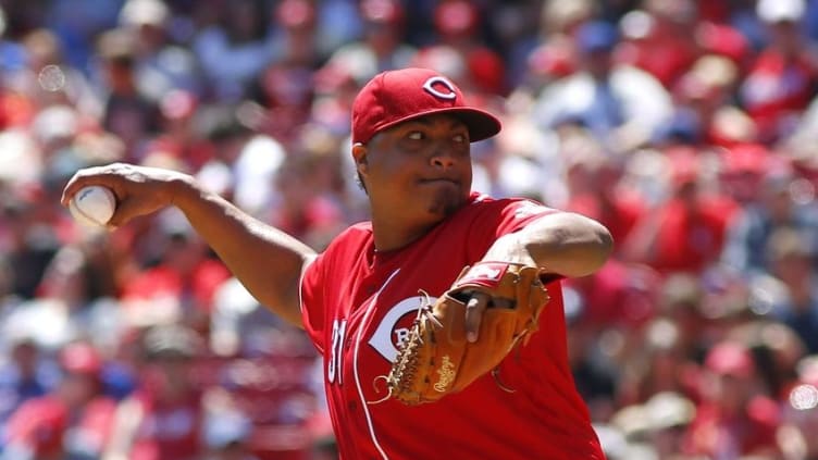 Apr 24, 2016; Cincinnati, OH, USA; Cincinnati Reds starting pitcher Alfredo Simon throws against the Chicago Cubs during the second inning at Great American Ball Park. Mandatory Credit: David Kohl-USA TODAY Sports