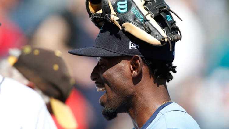 PEORIA, ARIZONA - MARCH 05: Dee Strange-Gordon #9 of the Seattle Mariners talks with fans. (Photo by Ralph Freso/Getty Images)