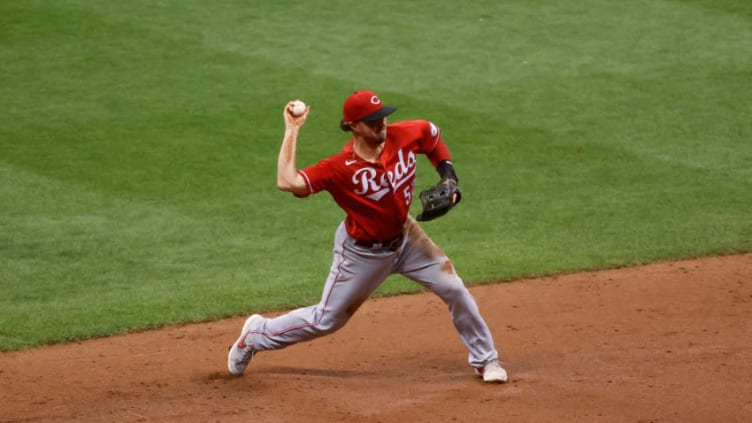 MILWAUKEE, WISCONSIN - AUGUST 24: Kyle Farmer #52 of the Cincinnati Reds throws to first base in the third inning. (Photo by Dylan Buell/Getty Images)