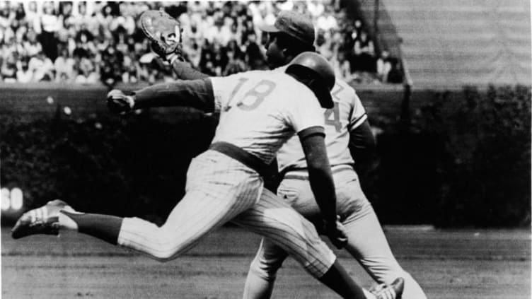 American baseball player Bill Madlock (#18) of the Chicago Cubs stretches to reach first base as Cuban-born Tony Perez of the Cincinnati Reds holds out his gloves for the ball, Chicago, Illinois, mid 1970s. (Photo by Hulton Archive/Getty Images)