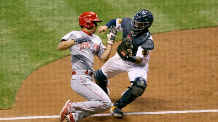 MILWAUKEE, WISCONSIN - AUGUST 08: Omar Narvaez #10 of the Milwaukee Brewers tags out Shogo Akiyama #4 of the Cincinnati Reds. (Photo by Dylan Buell/Getty Images)