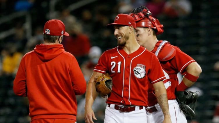 Cincinnati Reds relief pitcher Michael Lorenzen (21) smiles to manager David Bell as he is pulled in the fifth inning.