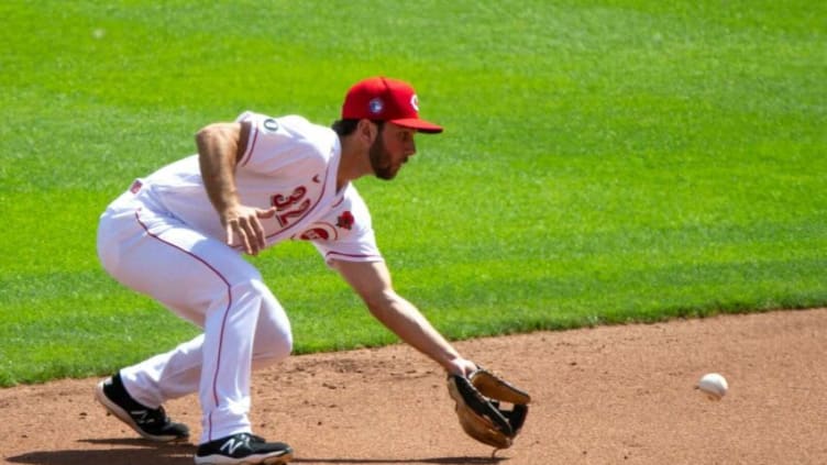 Cincinnati Reds second baseman Max Schrock (32) scoops up a ground ball in the fourth inning.