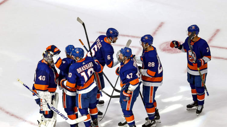 The New York Islanders celebrate their 5-3 victory (Photo by Bruce Bennett/Getty Images)
