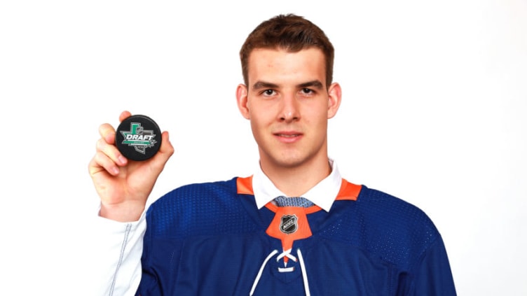 DALLAS, TX - JUNE 23: Jakub Skarek poses afgter being selected 72nd overall by the New York Islanders during the 2018 NHL Draft at American Airlines Center on June 23, 2018 in Dallas, Texas. (Photo by Tom Pennington/Getty Images)