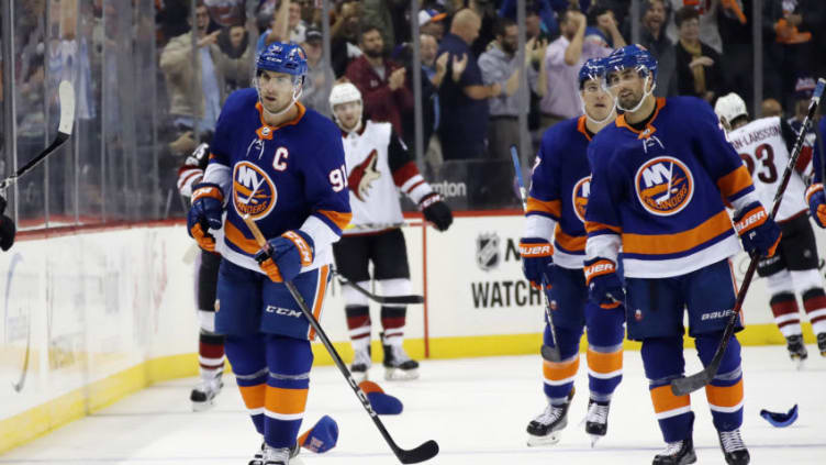 NEW YORK, NY - OCTOBER 24: John Tavares #91 of the New York Islanders returns to the bench after scoring a hat trick third goal of the game against the Arizona Coyotes at 12:41 of the third period at the Barclays Center on October 24, 2017 in the Brooklyn borough of New York City. (Photo by Bruce Bennett/Getty Images)