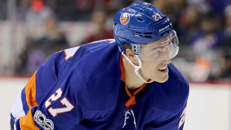 NEW YORK, NY - NOVEMBER 22: Anders Lee #27 of the New York Islanders reacts during the second period against the Philadelphia Flyers during their game at Barclays Center on November 22, 2017 in the Brooklyn borough of New York City. (Photo by Abbie Parr/Getty Images)