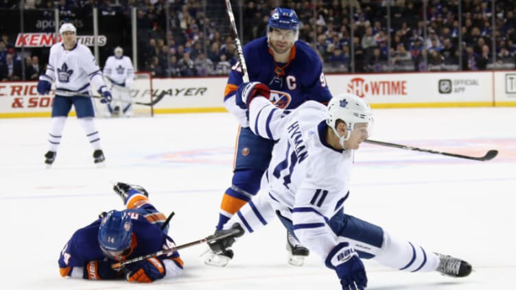 NEW YORK, NY - MARCH 30: Zach Hyman #11 of the Toronto Maple Leafs attempts to get back Thomas Hickey #14 and John Tavares #91 of the New York Islanders during the first period at the Barclays Center on March 30, 2018 in the Brooklyn borough of New York City. (Photo by Bruce Bennett/Getty Images)