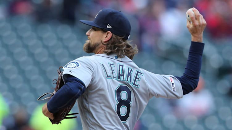 MINNEAPOLIS, MINNESOTA - JUNE 11: Mike Leake #8 of the Seattle Mariners pitches in the first inning against the Minnesota Twins at Target Field on June 11, 2019 in Minneapolis, Minnesota. (Photo by Adam Bettcher/Getty Images)