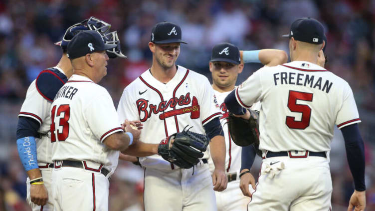 Atlanta Braves starting pitcher Drew Smyly -- leaving a game. Mandatory Credit: Brett Davis-USA TODAY Sports