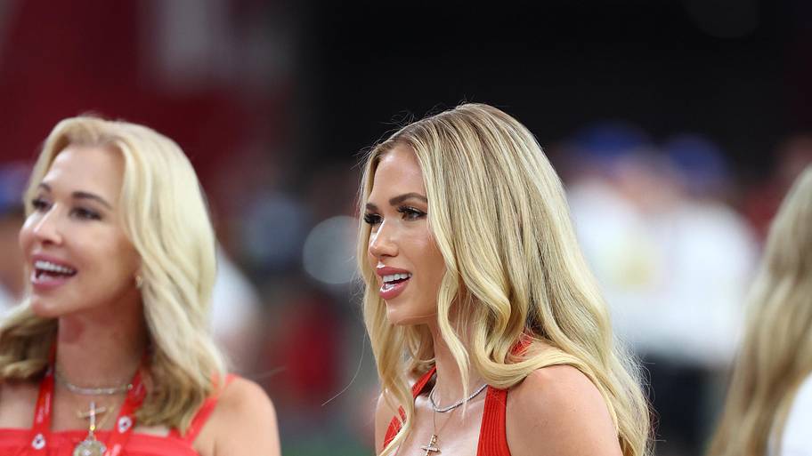 Kansas City Chiefs ownership family member Gracie Hunt with mother Tavia Hunt against the Arizona Cardinals during a preseaso
