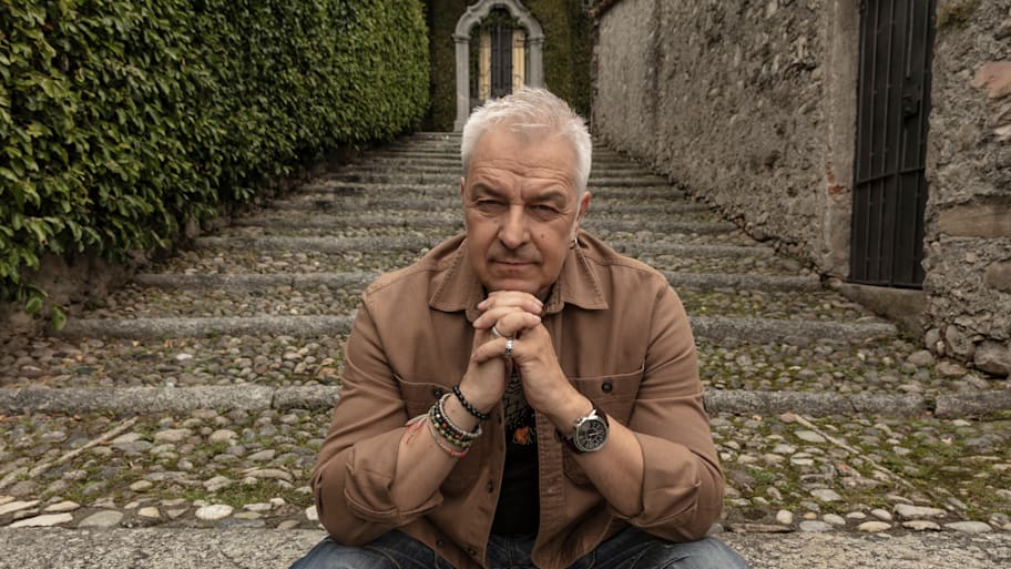 Singer Davide Van De Sfroos