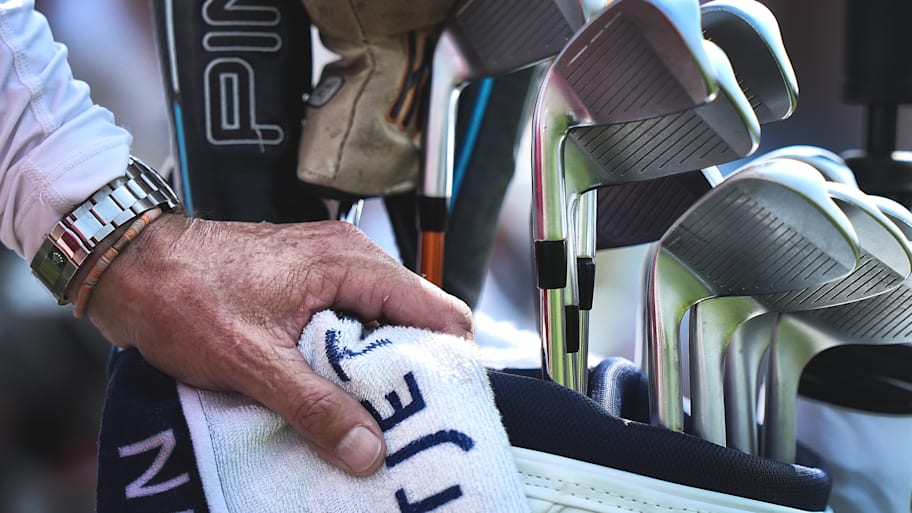 Viktor Hovland’s caddie