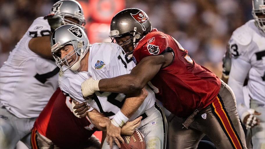 Warren Sapp sacks Rich Gannon in Super Bowl XXXVII