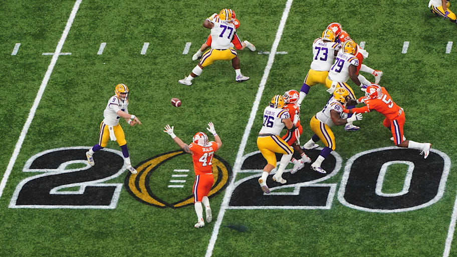 LSU QB Joe Burrow passes against Clemson in the 2020 national title game.