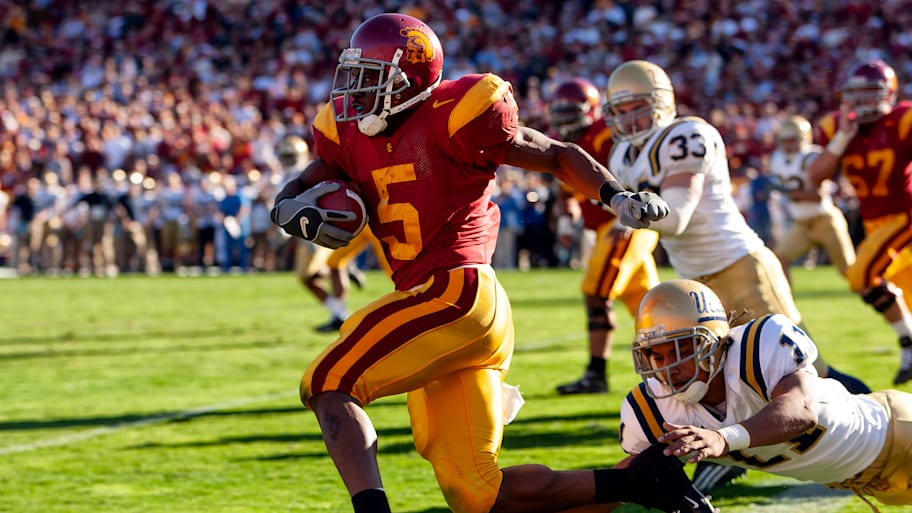 Reggie Bush rushes against UCLA in 2005.