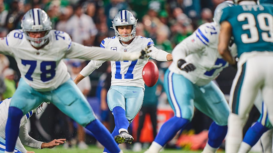 Brandon Aubrey kicking a field goal