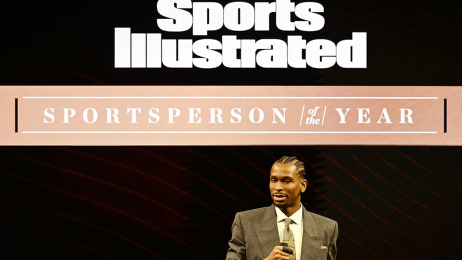 SGA accepting his Sportsperson of the Year award.