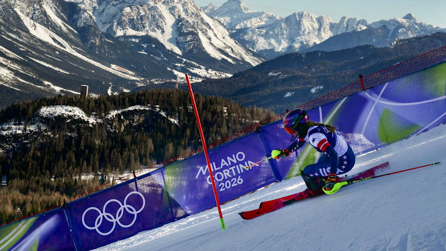 Mikaela Shiffrin skiing