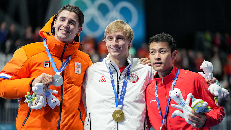 Jordan Stolz on the podium