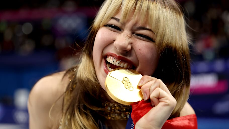 Alysa Liu with her gold medal