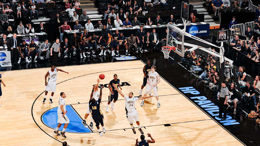Murray State’s Danero Thomas hits the buzzer beater in the 2010 first round. 