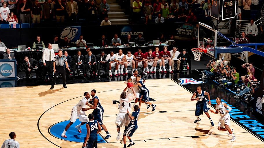 Juan Fernandez hits the buzzer beater to send Temple to the second round.