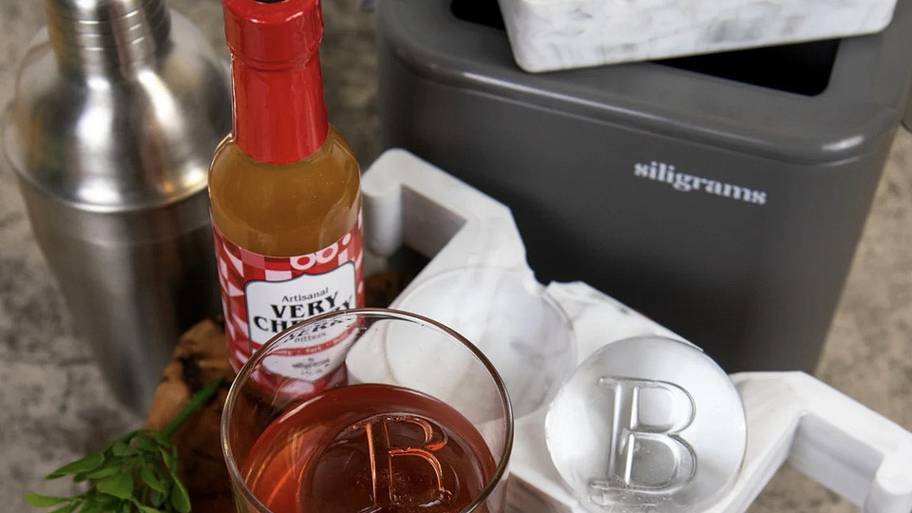Siligrams Letter clear ice maker