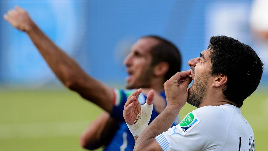 Luis Suarez bite 2014 World Cup