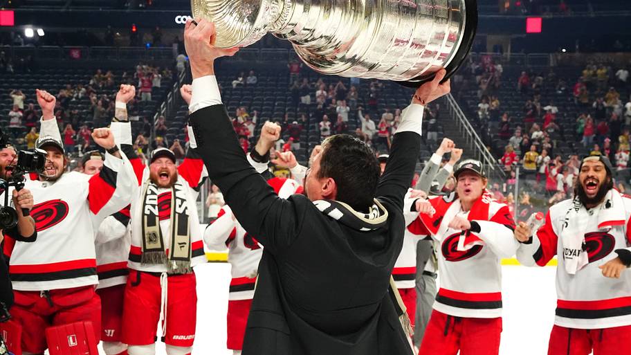 Rod Brind'Amour lifts Stanley Cup