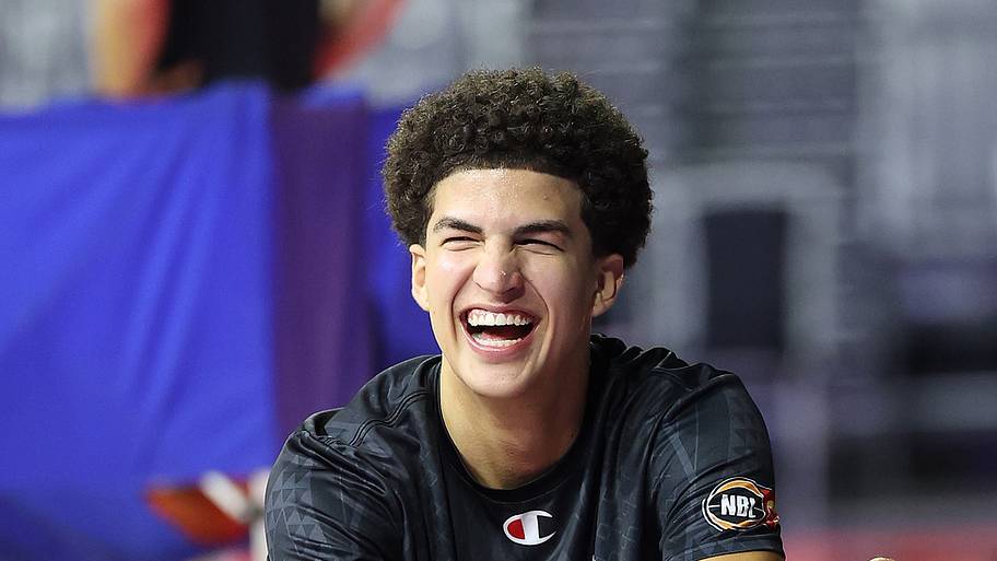 During his time with the New Zealand Breakers, Karim López sharpened his skills and strengthened his bond with his father. 