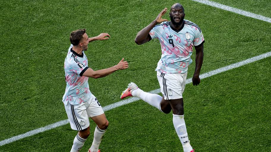 Romelu Lukaku celebrates a goal