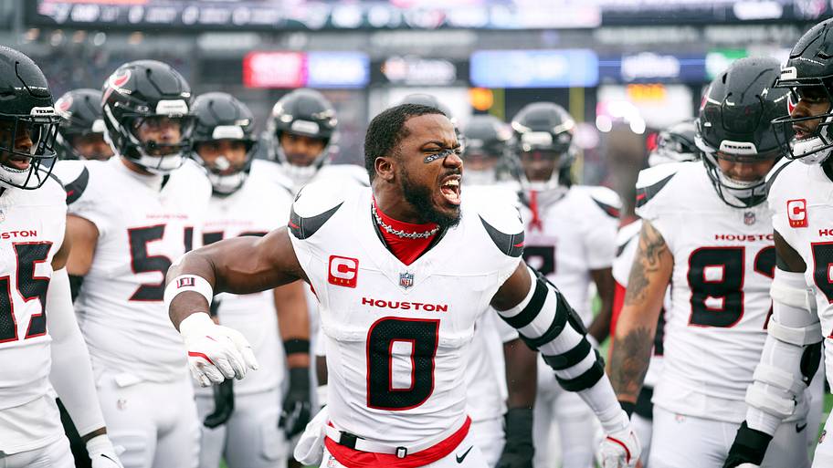 Azeez Al-Shaair fires up the Texans before a game.