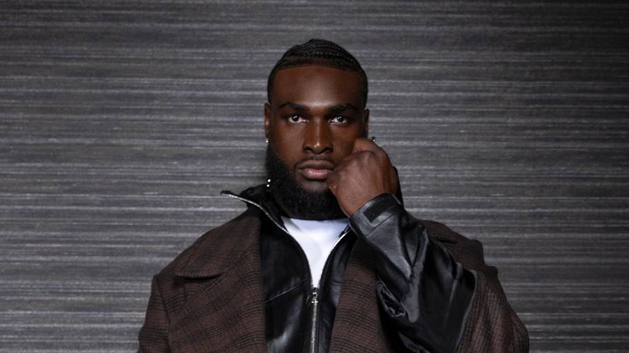 Will Anderson Jr. poses for Sports Illustrated