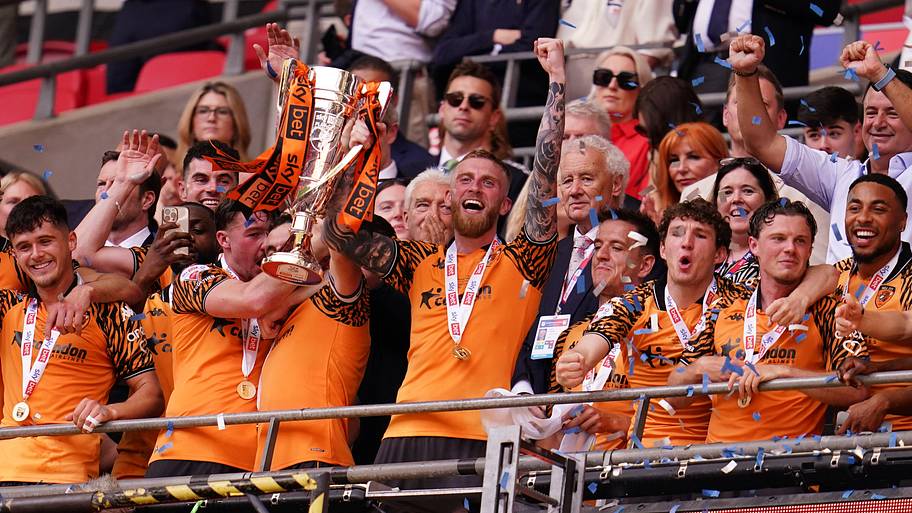 Hull’s players celebrate promotion. 