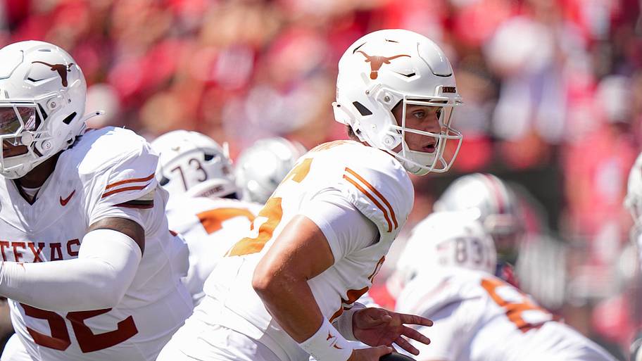 Texas quarterback Arch Manning drops back to pass against Ohio State.
