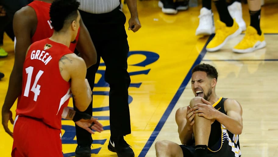 Video Klay Thompson Sufre Aterradora Lesion Luego De Recibir Una Fuerte Falta De Danny Green 12up