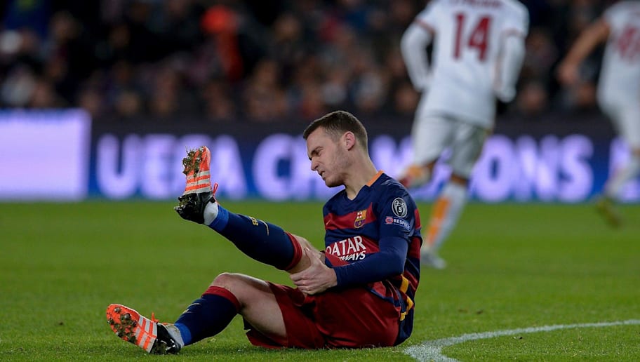 Arsene Wenger Looking To Bring Back Former Gunner Thomas Vermaelen From Barcelona 90min
