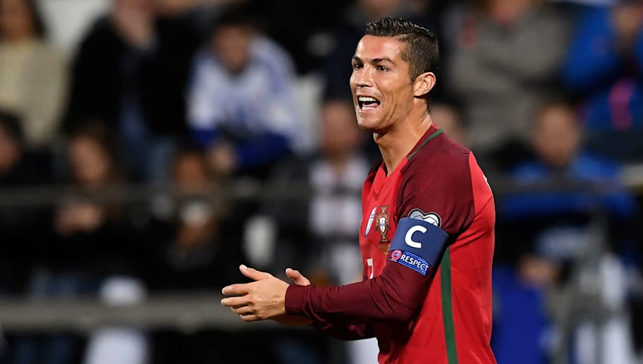 Real Madrid Legend Backs Cristiano Ronaldo to Beat ...