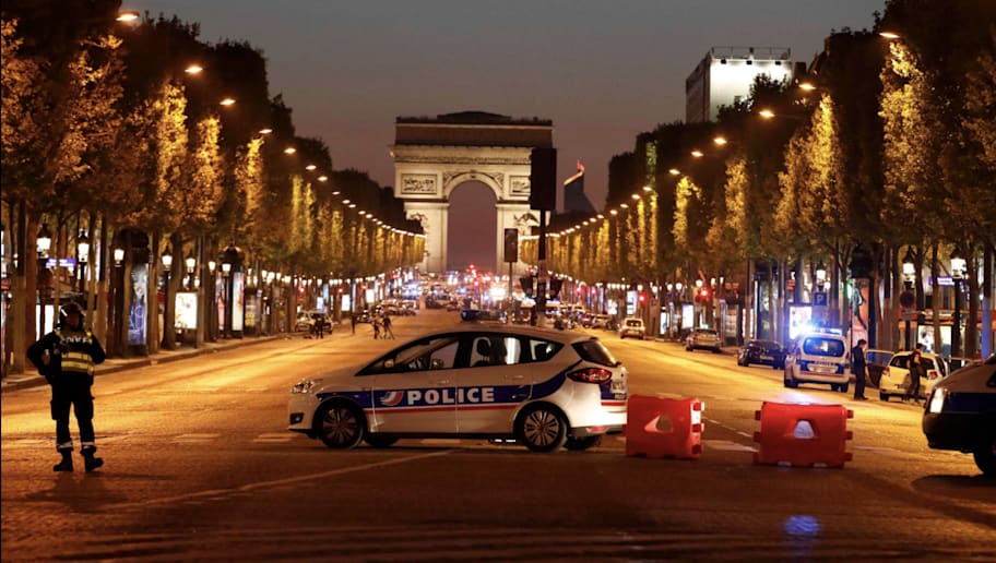 Incubo Parigi Ancora Un Attentato Sparatoria Sugli Champs Elysees Un Morto E Due Feriti 90min