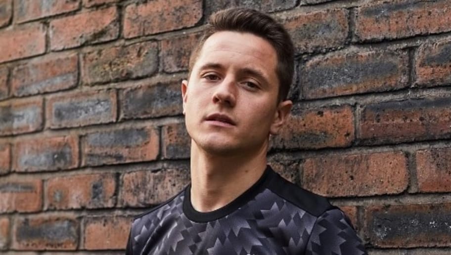 Man Utd Officially Launch 2017 18 Black Away Kit Inspired By Retro Early 90s Design 90min