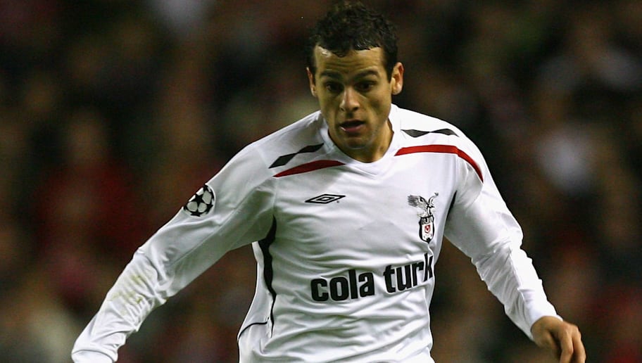 LIVERPOOL, UNITED KINGDOM - NOVEMBER 06: Bobo of Besiktas in action during the UEFA Champions League Group A match between Liverpool and Besiktas at Anfield on November 6, 2007 in Liverpool, England. (Photo by Alex Livesey/Getty Images)