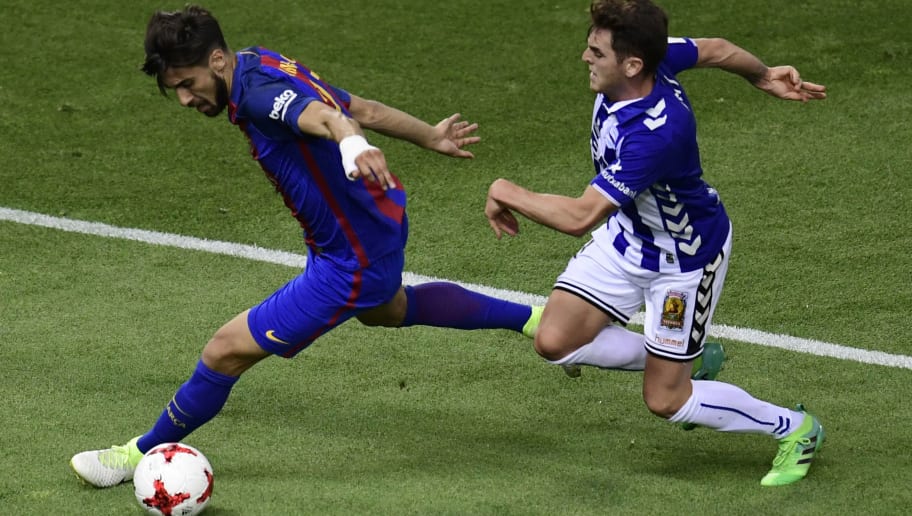 Barcelona's Portuguese midfielder Andre Gomes (L) vies with Deportivo Alaves' midfielder Ibai Gomez during the Spanish Copa del Rey (King's Cup) final football match FC Barcelona vs Deportivo Alaves at the Vicente Calderon stadium in Madrid on May 27, 2017. / AFP PHOTO / JAVIER SORIANO        (Photo credit should read JAVIER SORIANO/AFP/Getty Images)