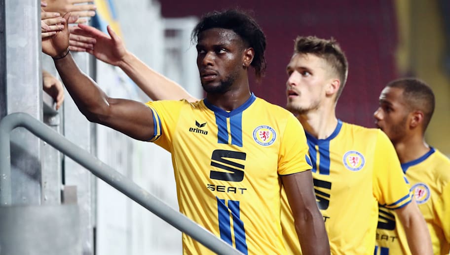 Alex Grimm/GettyImages KAISERSLAUTERN, GERMANY - AUGUST 28: Joseph Baffo (front) and team mates of Braunschweig shake hands with the fans after the Second Bundesliga match between 1. FC Kaiserslautern and Eintracht Braunschweig at Fritz-Walter-Stadion on August 28, 2017 in Kaiserslautern, Germany. (Photo by Alex Grimm/Bongarts/Getty Images)