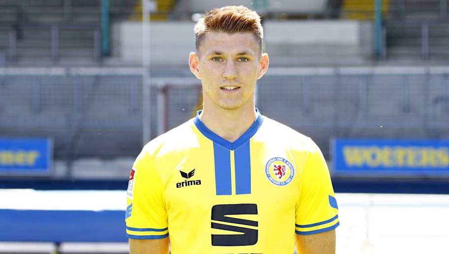 Joachim Sielski/GettyImages BRAUNSCHWEIG, GERMANY - JULY 03: Robin Becker of Eintracht Braunschweig poses during the official team presentation of Eintracht Braunschweig at Eintracht Stadion on July 3, 2017 in Braunschweig, Germany. (Photo by Joachim Sielski/Bongarts/Getty Images)