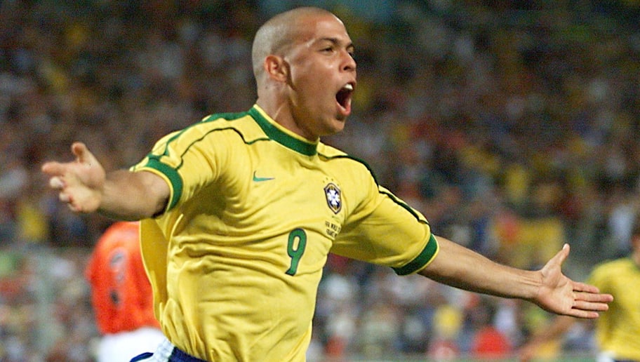 Conspirações do futebol: A verdadeira história de Ronaldo na Copa do Mundo  de 1998 | 90min